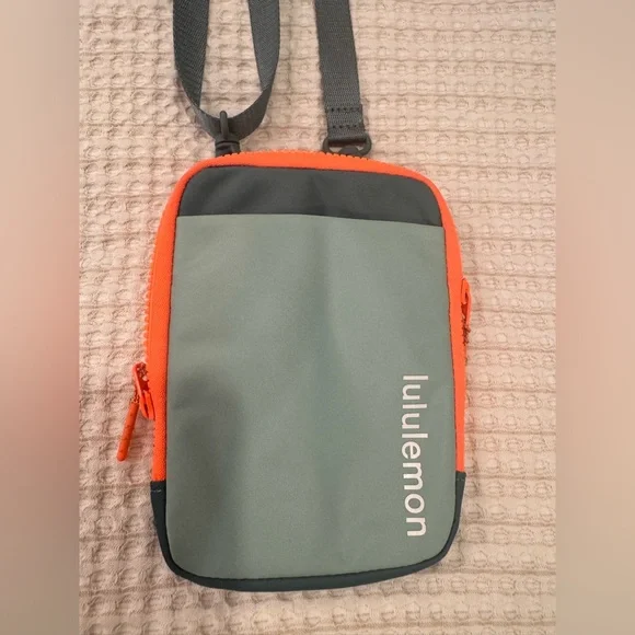 Lululemon Athletica Green and Orange Easy Access Crossbody Bag - Picture 8 of 10